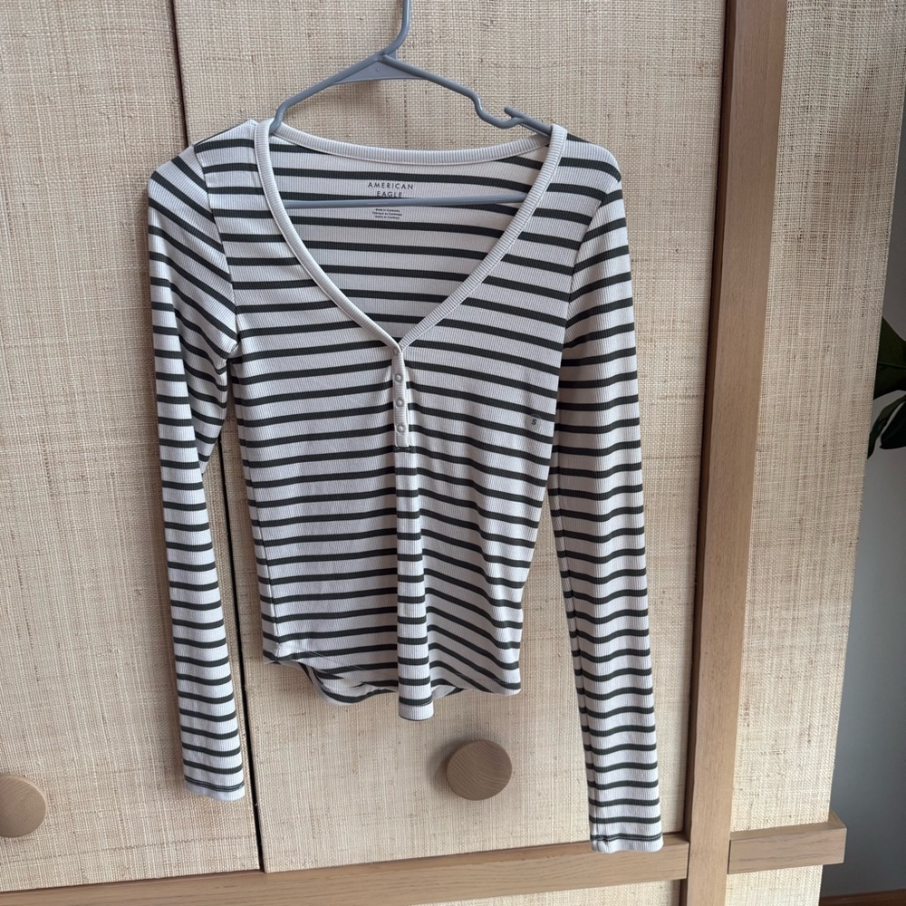 American Eagle Outfitters Black and White Striped Long Sleeve Tee